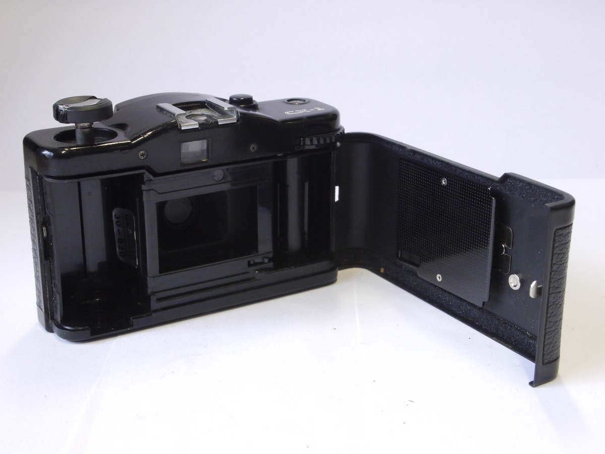 mwclassiccameras-20221007-54 Cosina CX-1 35mm compact zone focus camera with 33mm f3.5 Cosinon lens. Unique trist/lock front cover