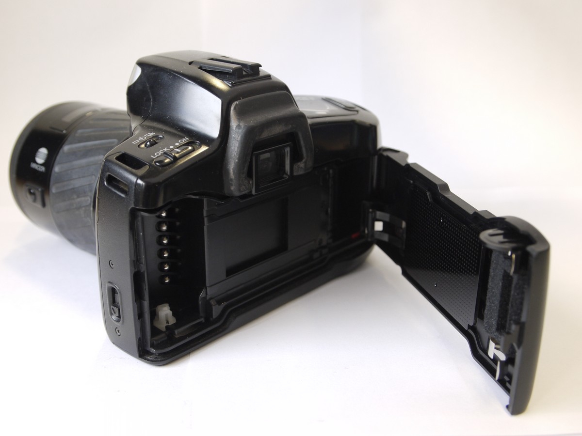 mwclassiccameras-20221014-24 Minolta Dynax 300si 35mm AF SLR + 70-210mm f4.5-5.6 AF Zoom (Sony A mount). No battery included