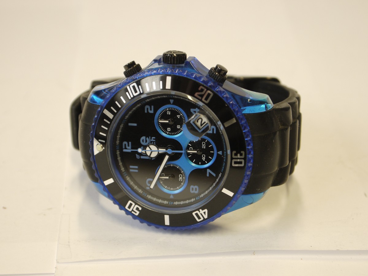mwclassiccameras-20221014-271 Ice Watch Gents mechanical Wrist Watch black face with blue highlights & black plastic wrist strap