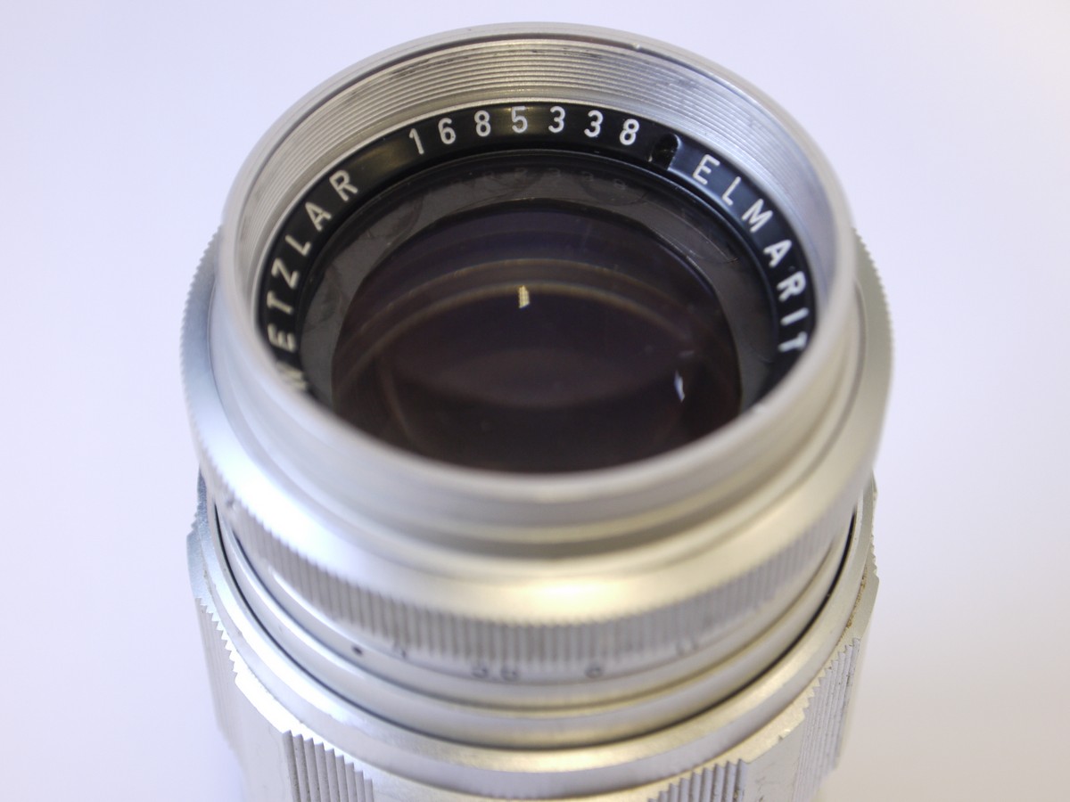 mwclassiccameras-20221021-102 Leitz Wetzlar 90mm f2.8 Elmarit-M chrome (No.1685338) + makers caps