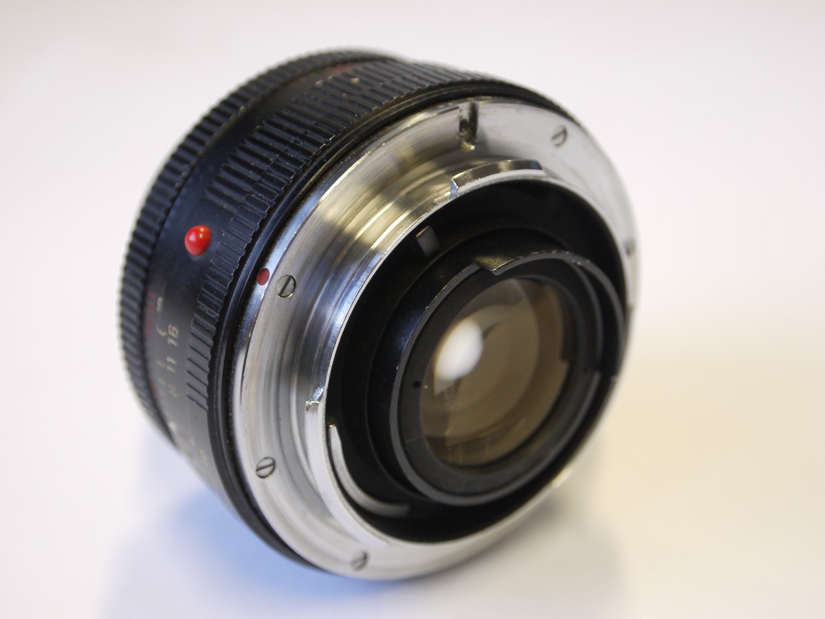 mwclassiccameras-20221021-69 Leitz Wetzlar 50mm f2 Summicron-R Single Cam (No.2000181)