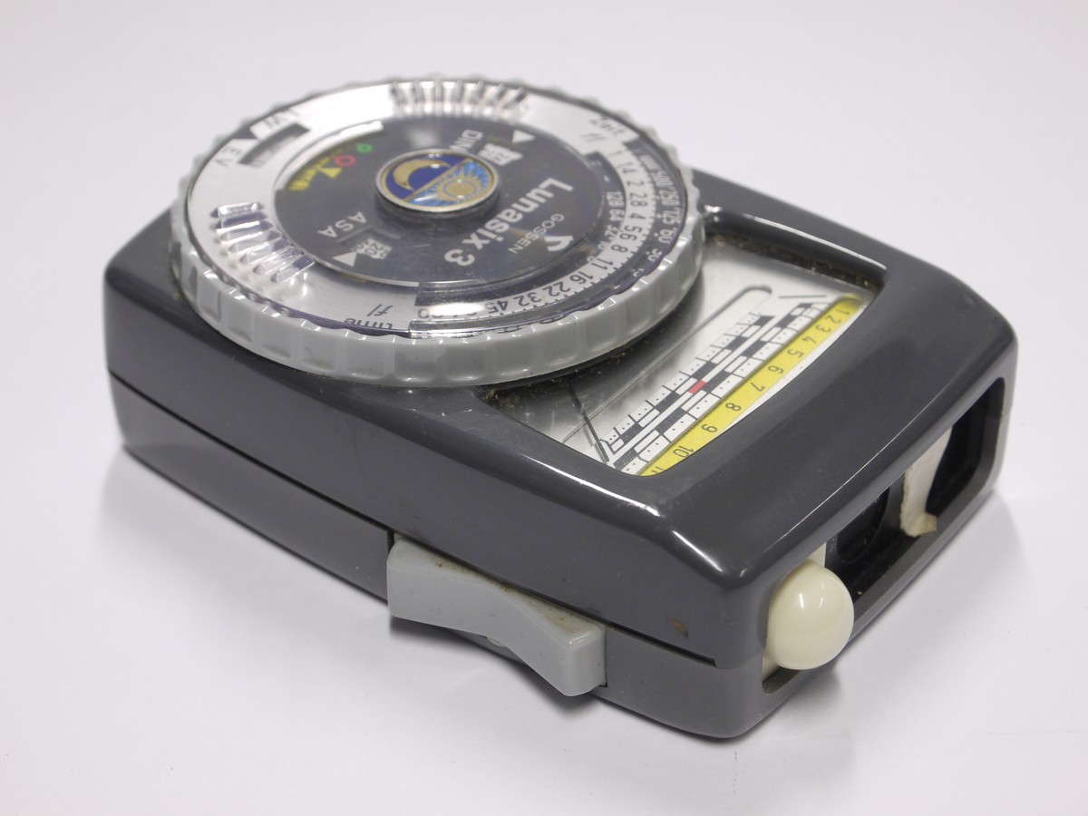 mwclassiccameras-20221111-179 Gossen Lunasix 3 CDS metered hand exposure meter, grey casing + makers case