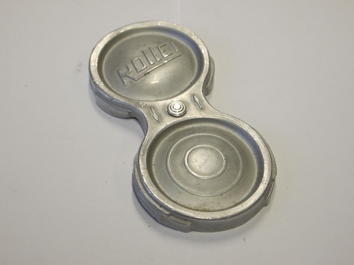 mwclassiccameras-20221125-187 Rollei Alluminium front lens cap with centre locking button, for early Bayonet 1 TLRs