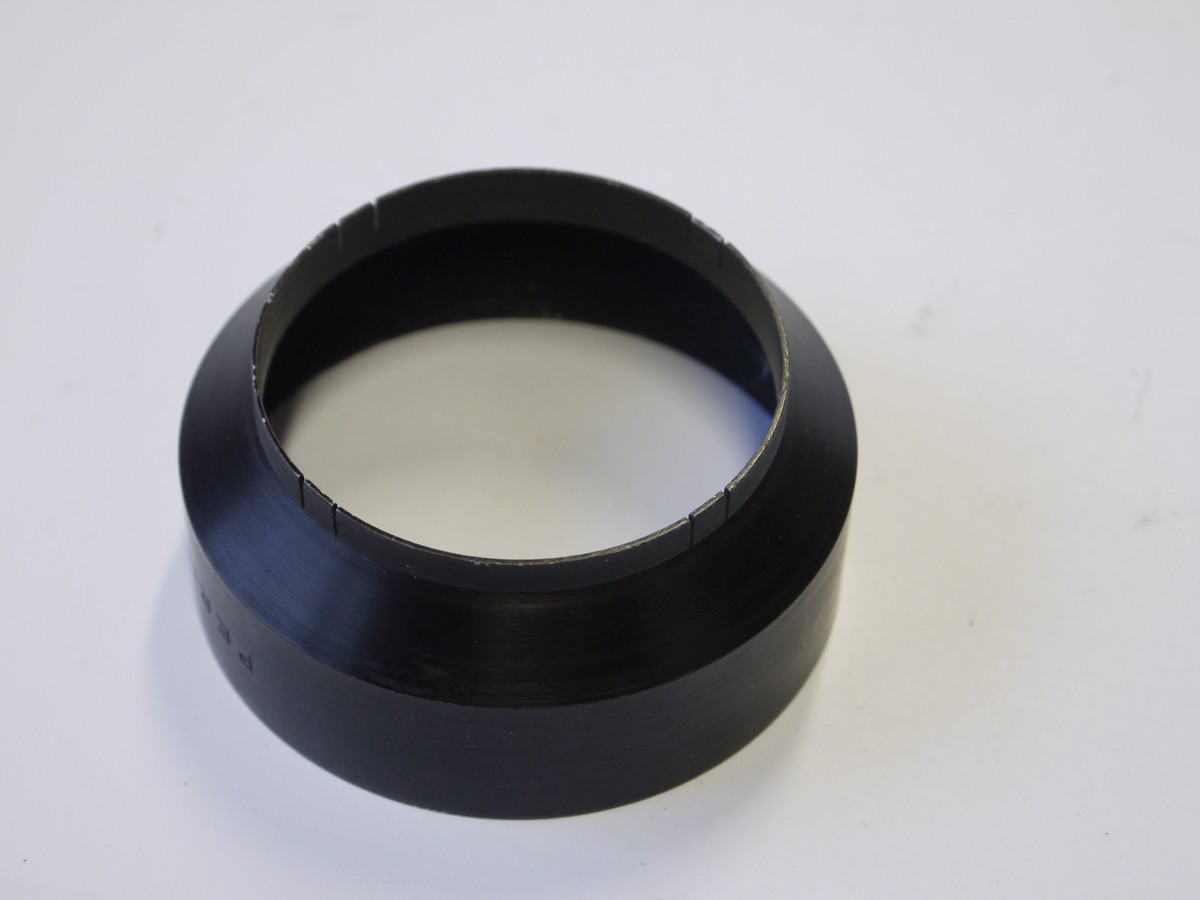 mwclassiccameras-20221125-221 Corfield 41mm push-on black metal lens hood, marked "Periflex" + Wallace Heaton hard leather case