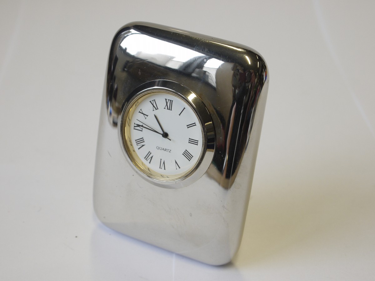 mwclassiccameras-20221125-93 ECA International (1971-1996) heavy polished heay metal small table top Quartz Clock. NON-WORKING
