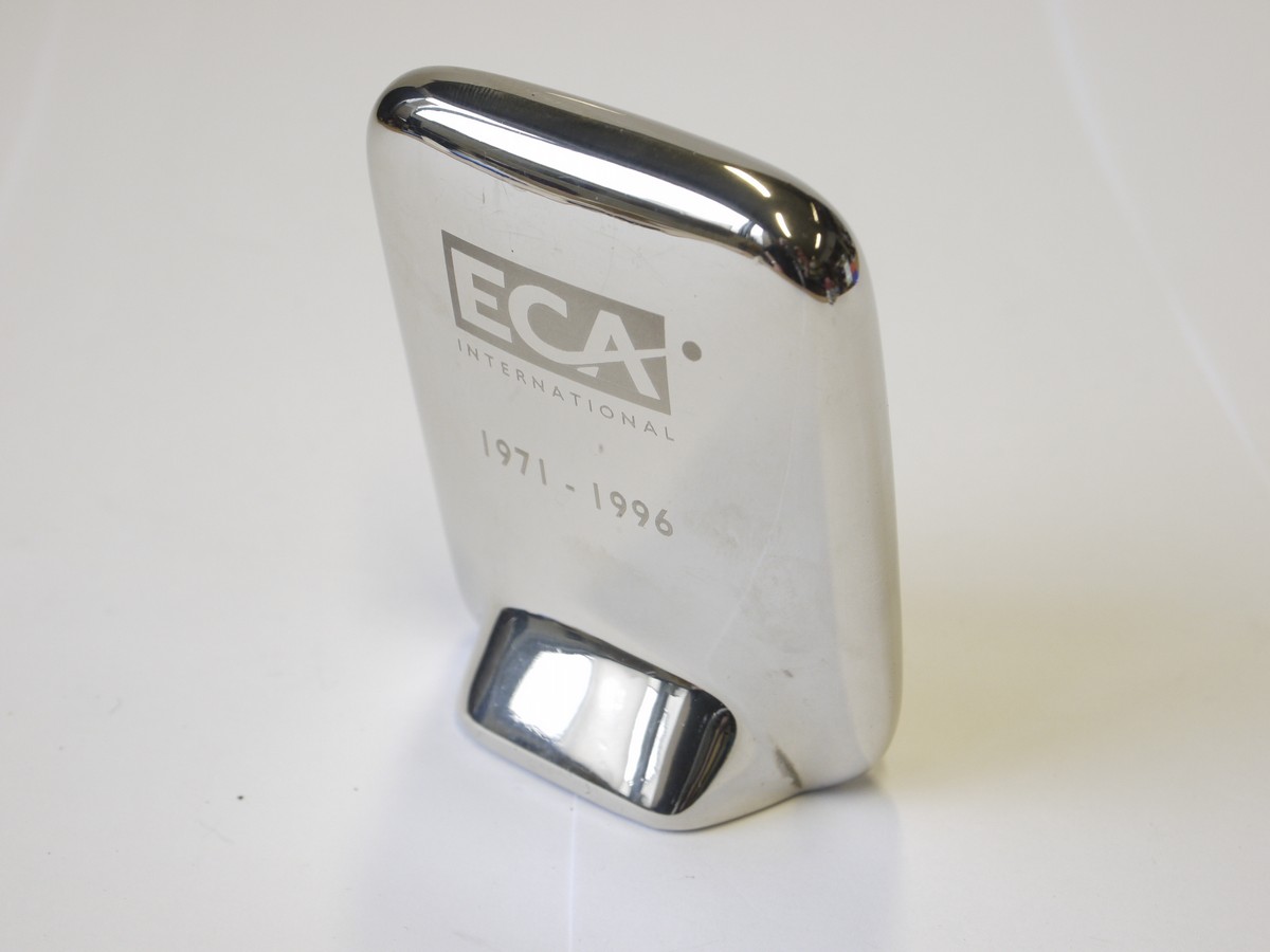 mwclassiccameras-20221125-94 ECA International (1971-1996) heavy polished heay metal small table top Quartz Clock. NON-WORKING
