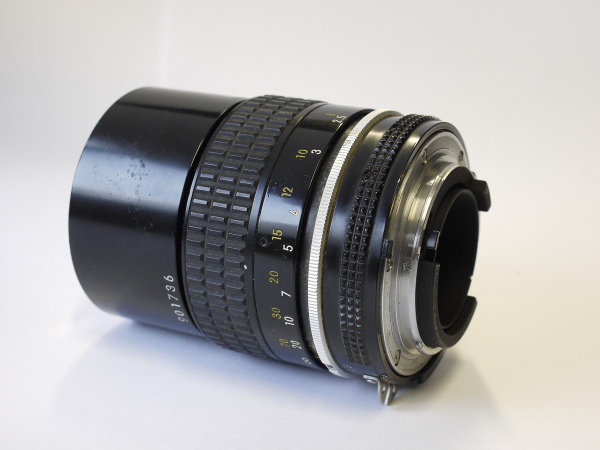 mwclassiccameras-20221202-17 Nikon 135mm f2.8 Nikkor manual focus AI mount lens with built-in lens hood + makers rear cap