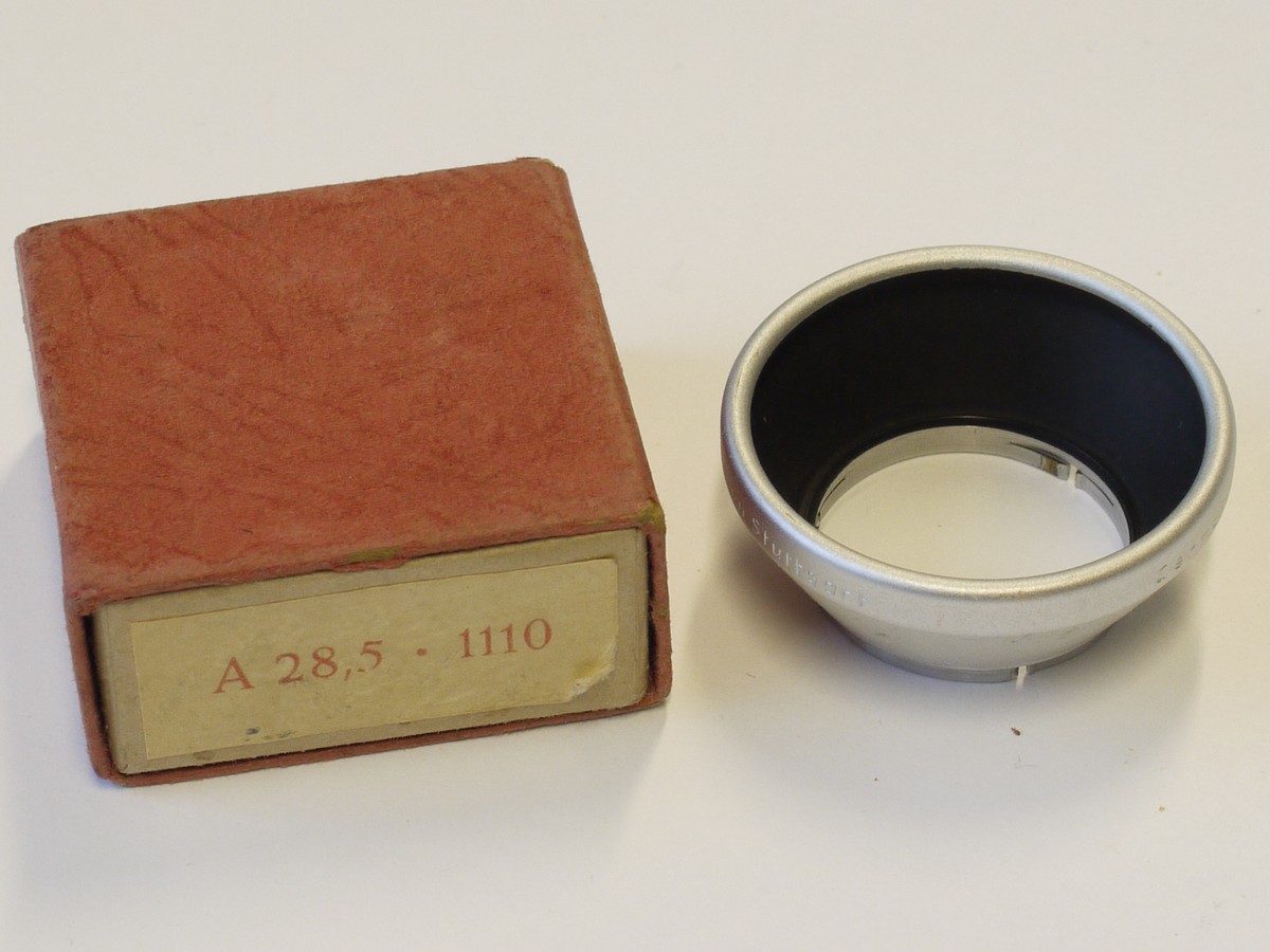 mwclassiccameras-20221208-139 Zeiss Ikon A28.5mm push-on white metal lens hood (1110) + makers Box
