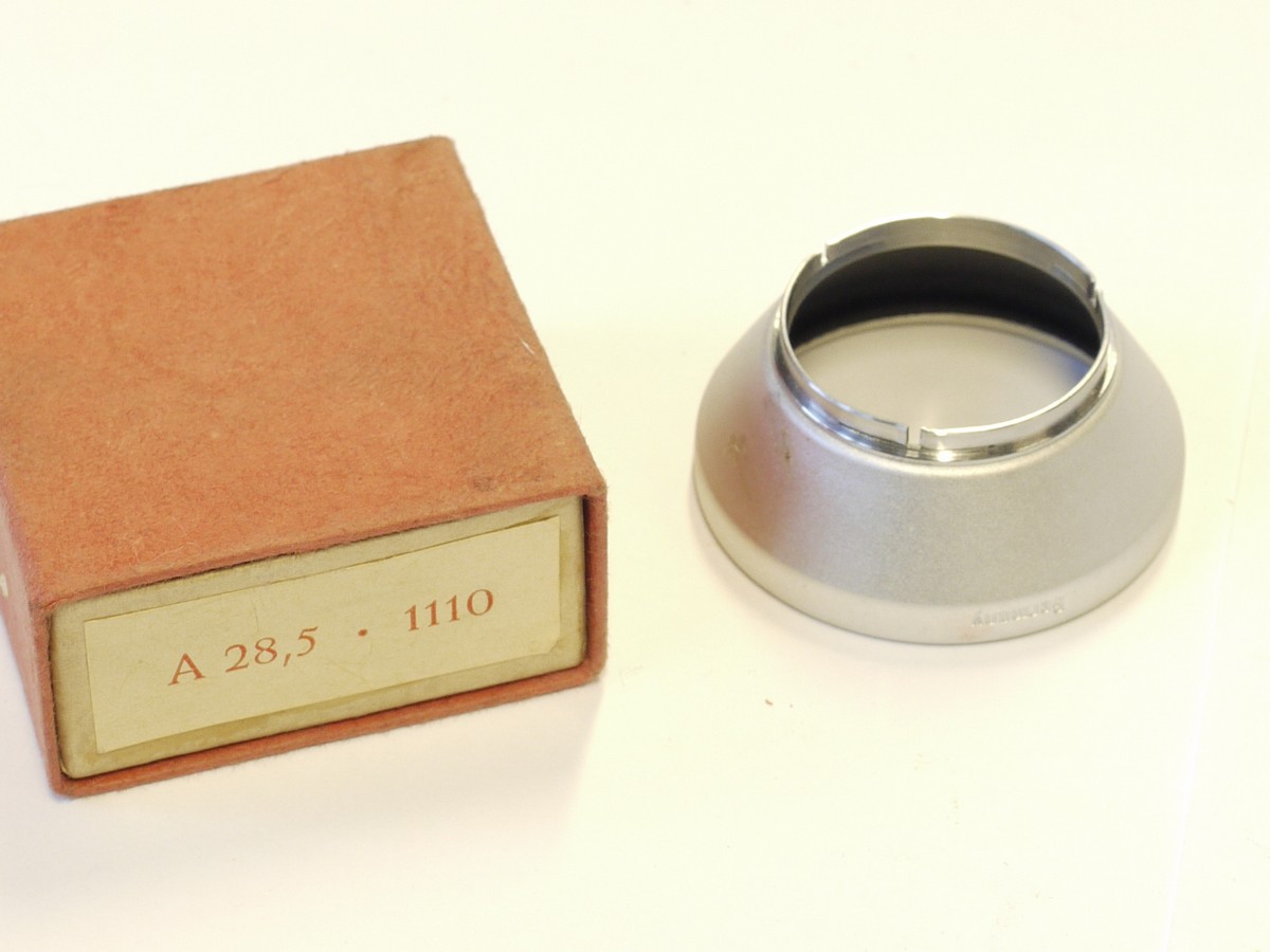 mwclassiccameras-20221208-148 Zeiss Ikon A28.5mm push-on white metal lens hood (1110) + makers Box