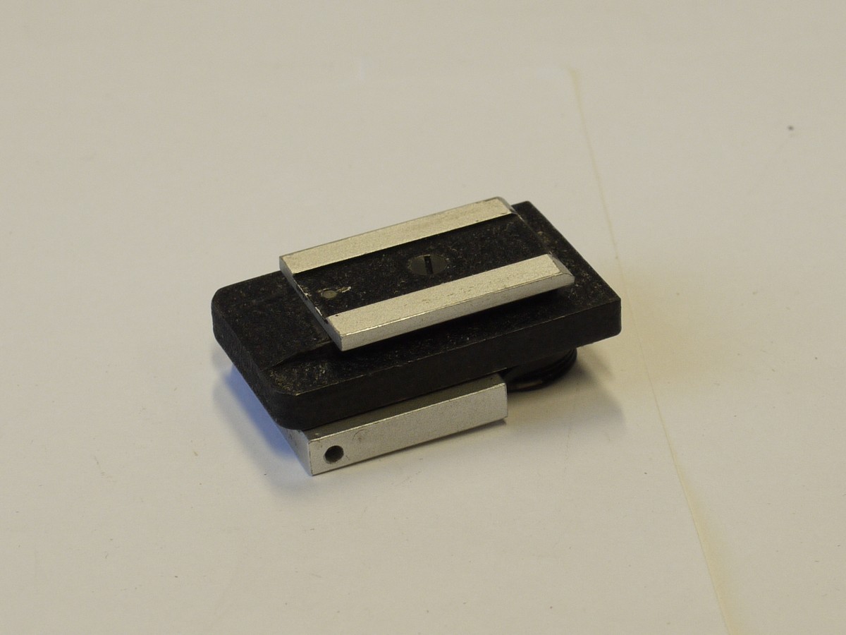 mwclassiccameras-20221216-129 MPP folding Sports Finder rear sight, accessory shoe mounting