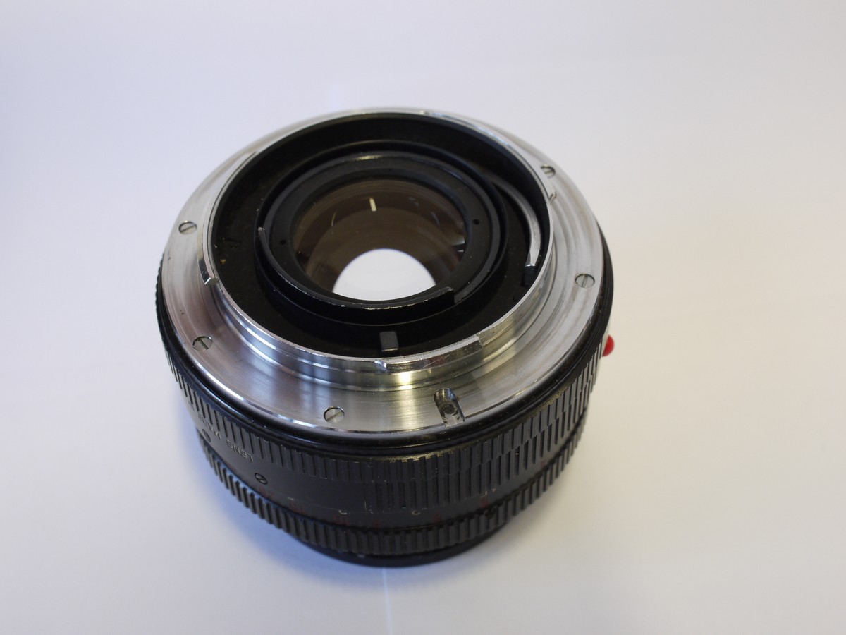 mwclassiccameras-20221216-14 Leitz Wetzlar 50mm f2 Summicron-R Single Cam (No.2000181) + makers keeper case & box