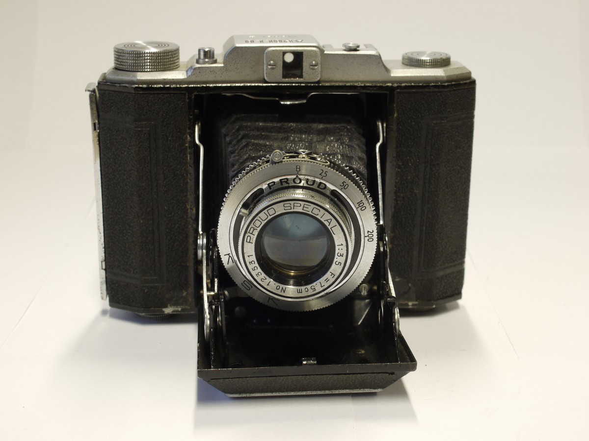 mwclassiccameras-20221223-167 Nishida Kogaku Apollo 120 model II c1951-53 6x4 on 120 folding camera with 7.5cm f3.5 Proud Special uncoated lens in KSK shutter + ER case. UNCOMON