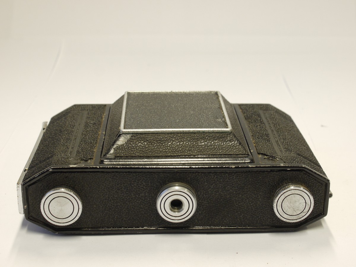 mwclassiccameras-20221223-171 Nishida Kogaku Apollo 120 model II c1951-53 6x4 on 120 folding camera with 7.5cm f3.5 Proud Special uncoated lens in KSK shutter + ER case. UNCOMON