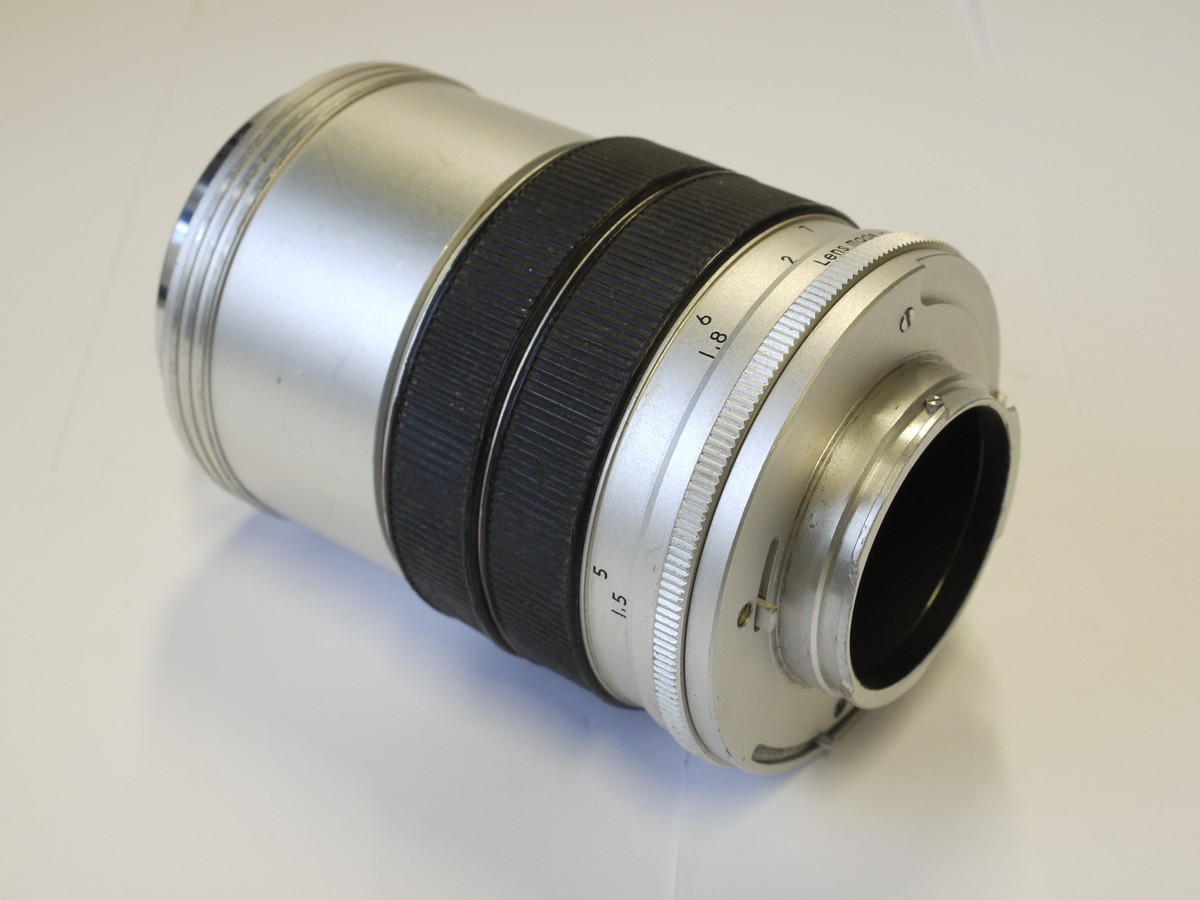 mwclassiccameras-20221223-91 Tokyo Kogaku 13.5cm f3.5 Re Auto Topcor chrome lens + makers caps