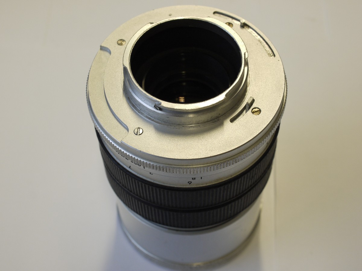 mwclassiccameras-20221223-93 Tokyo Kogaku 13.5cm f3.5 Re Auto Topcor chrome lens + makers caps