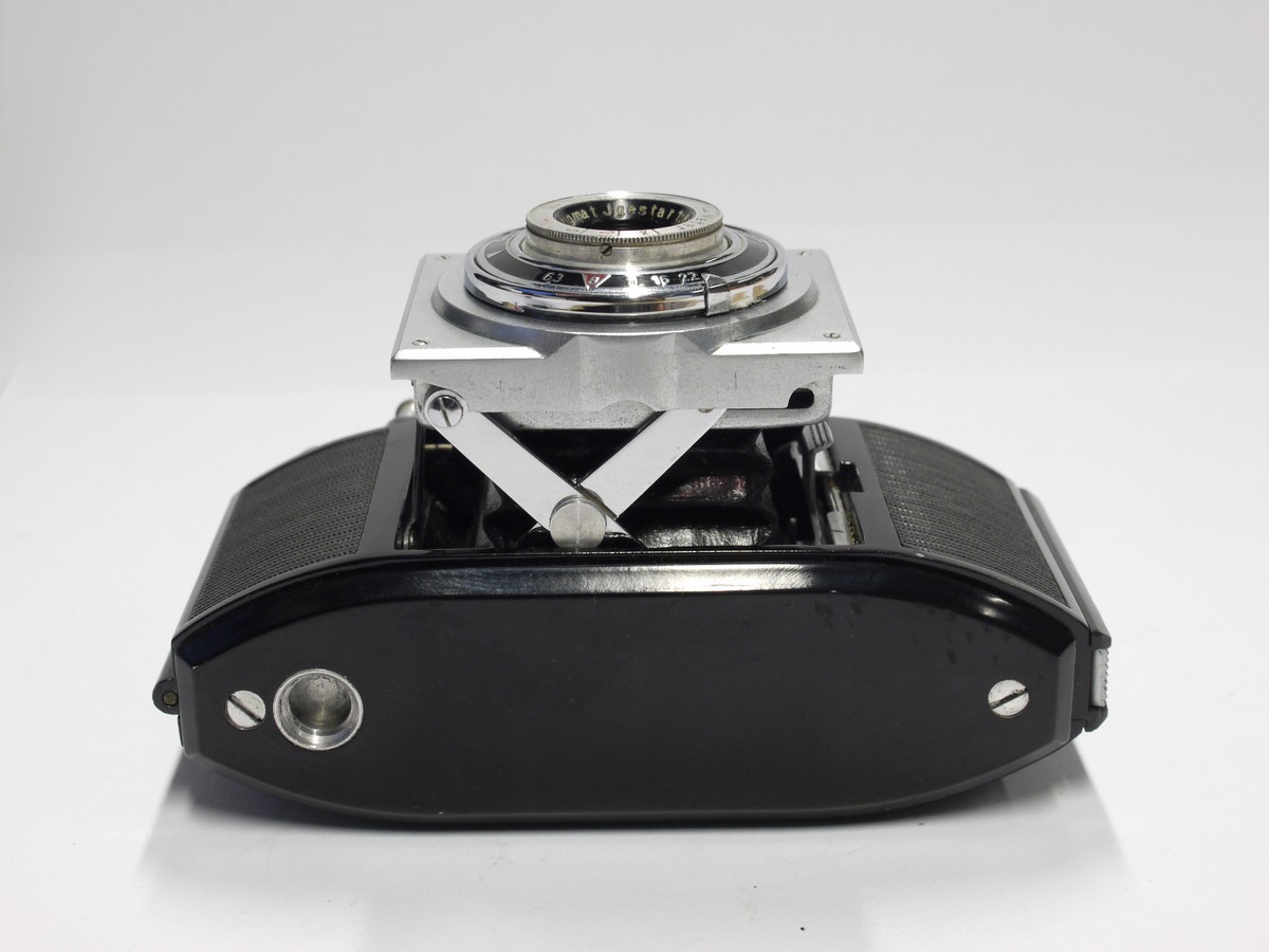 mwclassiccameras-20230106-122 Agfa Karat 35mm Strut-folding camera, BLACK (taking only Rapid cassettes) with 5.5cm f6.3 Jgestar lens. Includes one Rapid cassette