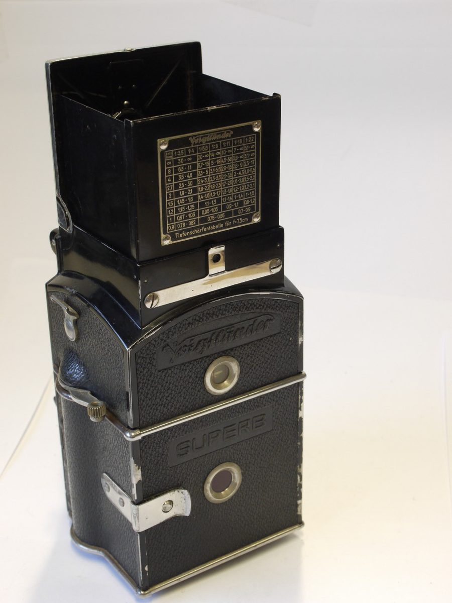 mwclassiccameras-20230120-181 Voigtlander Superb 6x6 TLR, with attractive Art Deco design, with 7.5cm f3.5 Skopar lens in Compur shutter + makers ER case