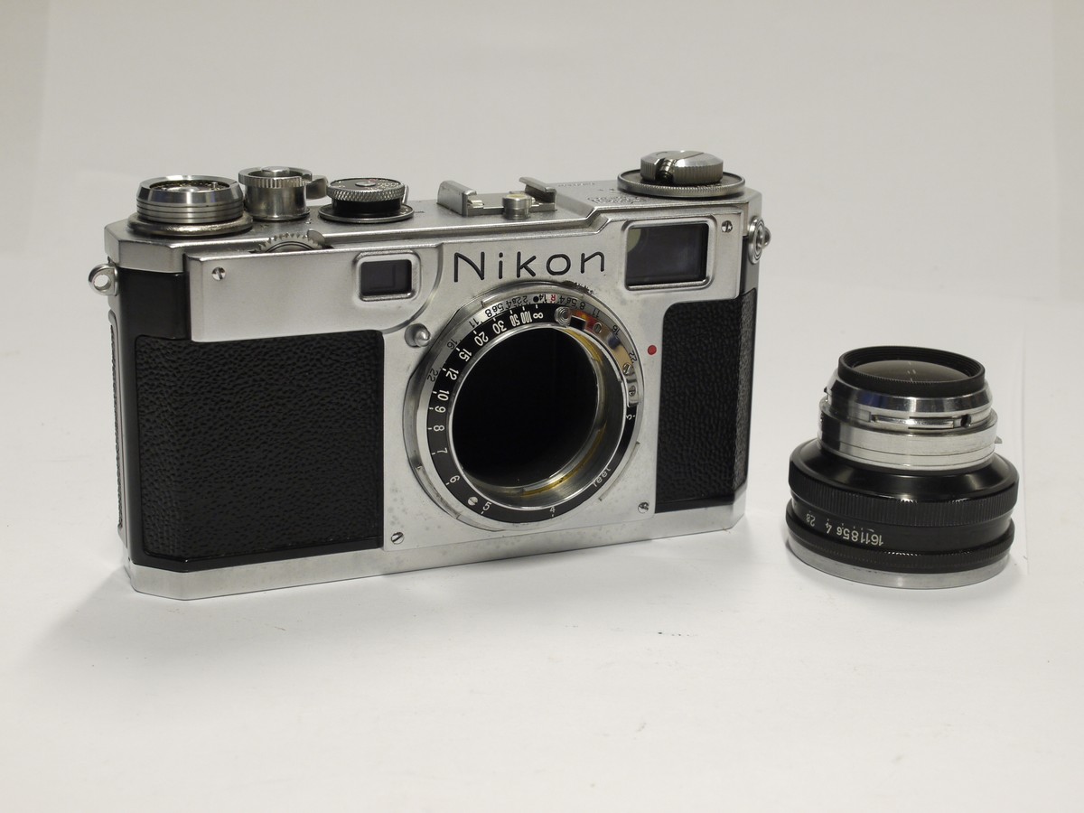 mwclassiccameras-20230120-401 Nikon S2 chrome (No.6189431), late version with black face top plate fittings + 5cm f.4 Nikkor-S.C BLACK lens with black front face (No.374094), Nikon front cap & Nikon ER case with strap