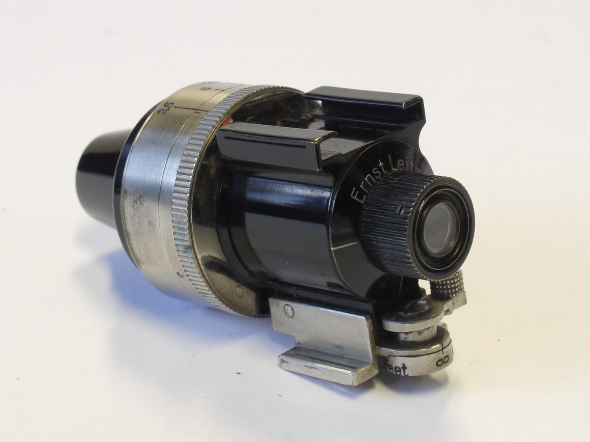 mwclassiccameras-20230120-568 Leitz Universal Shoe Finder, black & nickel, for 35, 50, 73, 90, 105 & 135mm (VIDOM)