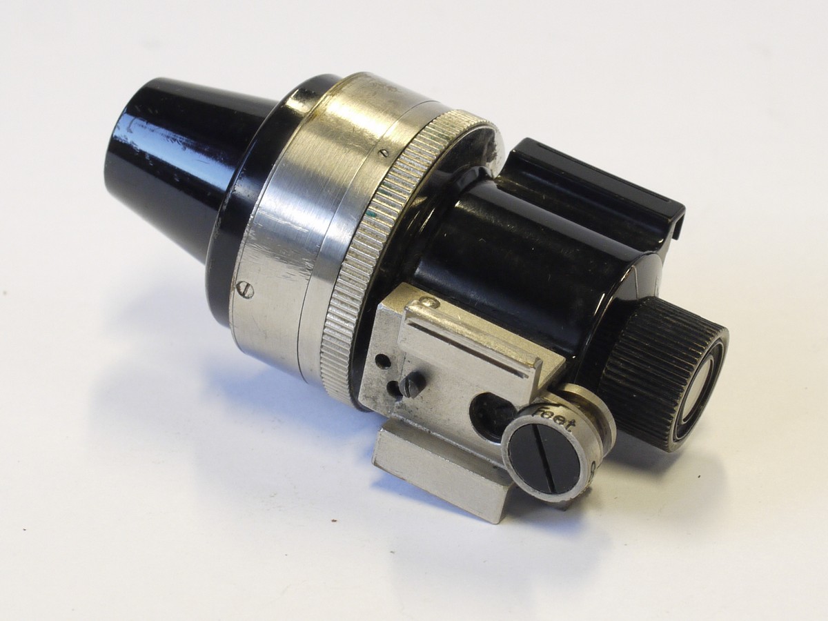 mwclassiccameras-20230120-569 Leitz Universal Shoe Finder, black & nickel, for 35, 50, 73, 90, 105 & 135mm (VIDOM)