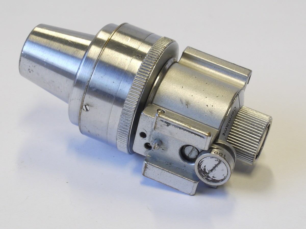 mwclassiccameras-20230120-577 Leitz Universal Shoe Finder, all chrome, for 35, 50, 73, 90, 105 & 135mm (VIDOM)