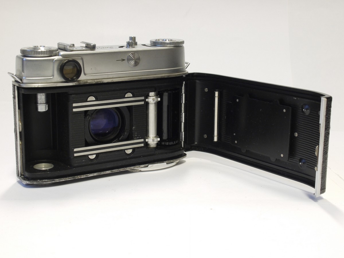 mwclassiccameras-20230120-789 Kodak Retina IIIc 35mm folding coupled rangefinder Selenium metered camera with 50mm f2 Xenon C interchangeable lens + Meter diffuser & Kodak ER case