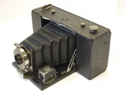 Kodak No.2 Folding Pocket Brownie (takng 120 rollfilm), all black