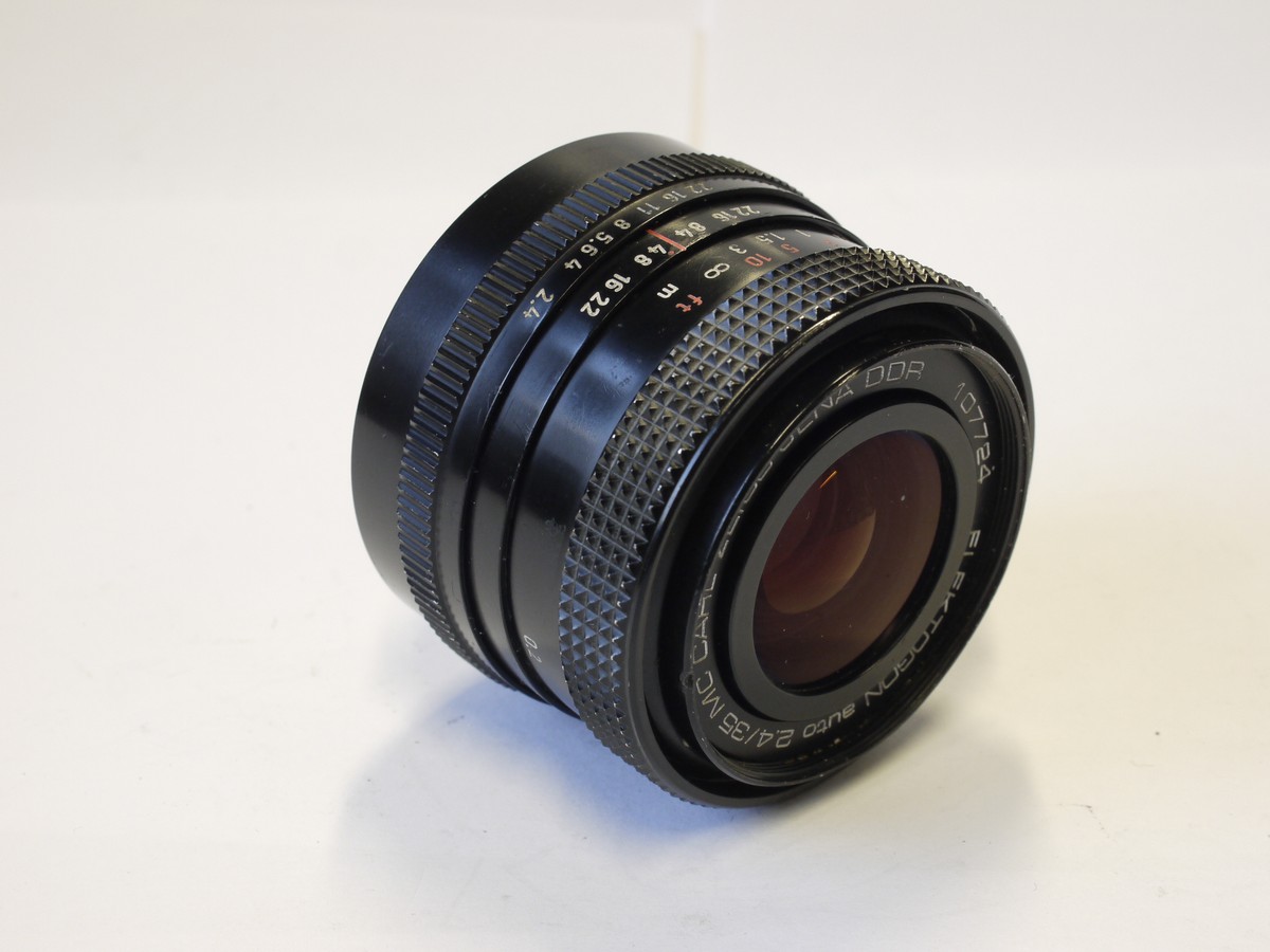 mwclassiccameras-20230127-172 Carl Zeiss Jena DDR 35mm f2.4 Flektogon MC manual focus lens in auto M42 screw mount