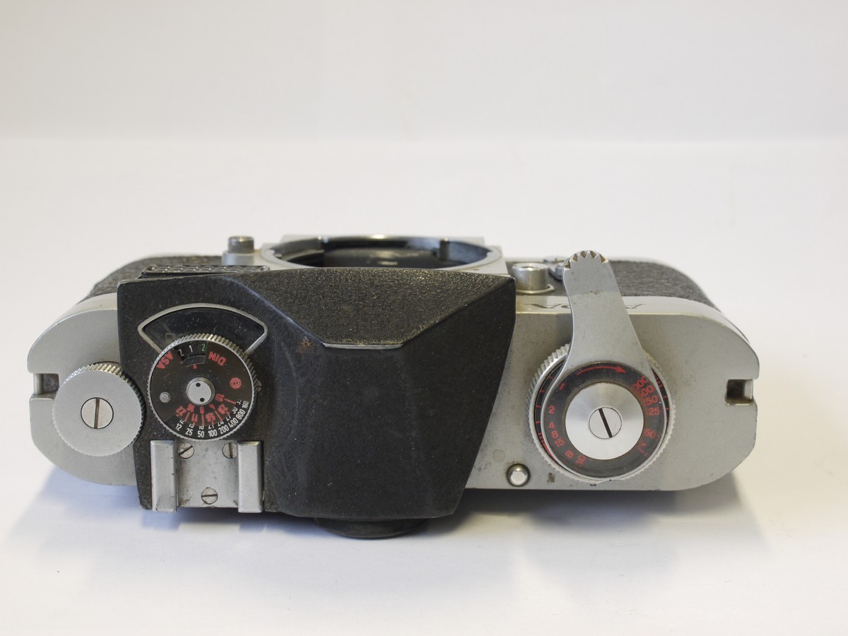 mwclassiccameras-20230127-47 Alpa 6c chrome 35mm SLR body, selenium metered body