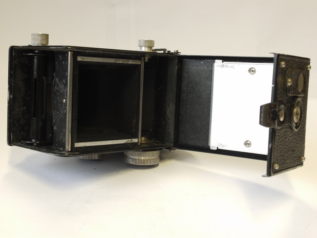 mwclassiccameras-20230203-138 Rolleicord Ia Type I TLR c1936/37 with 7.5cm f4.5 Triotar lens in Compur shutter