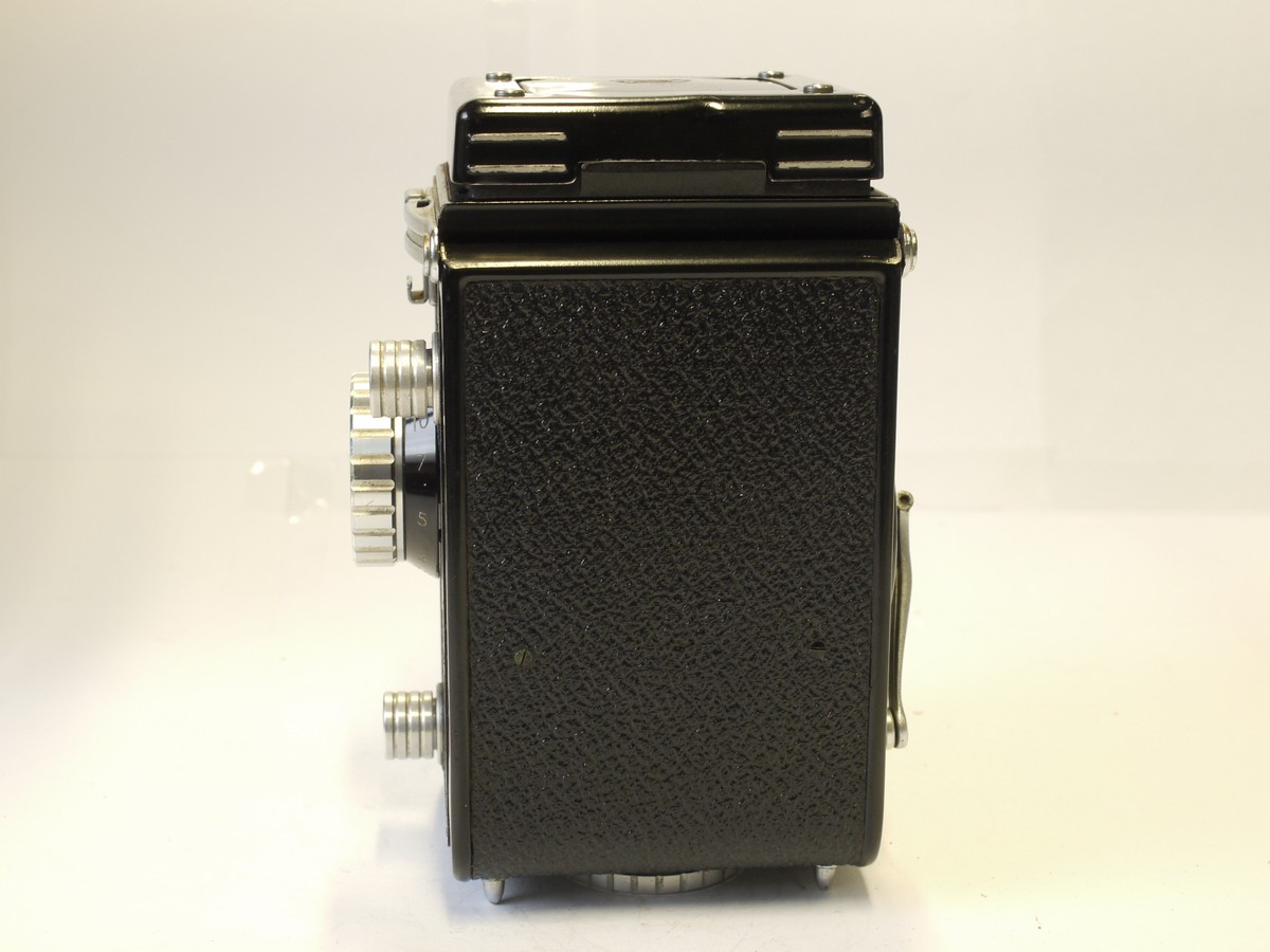 mwclassiccameras-20230203-187 Tokyo Kogaku Topcoflex TLR with 7.5cm f3.5 Topcor coated lens in Seikosha-MXL shutter & ER case with strap
