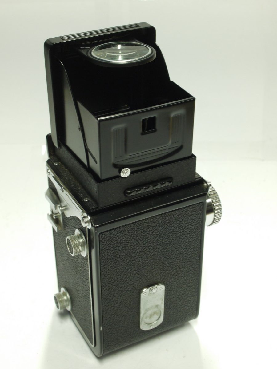 mwclassiccameras-20230203-368 Toyocaflex (Japan) 6x6 TLR with 8cm f3.5 Tri-Lausar coated lens in 8-Speed shutter + makers ER case