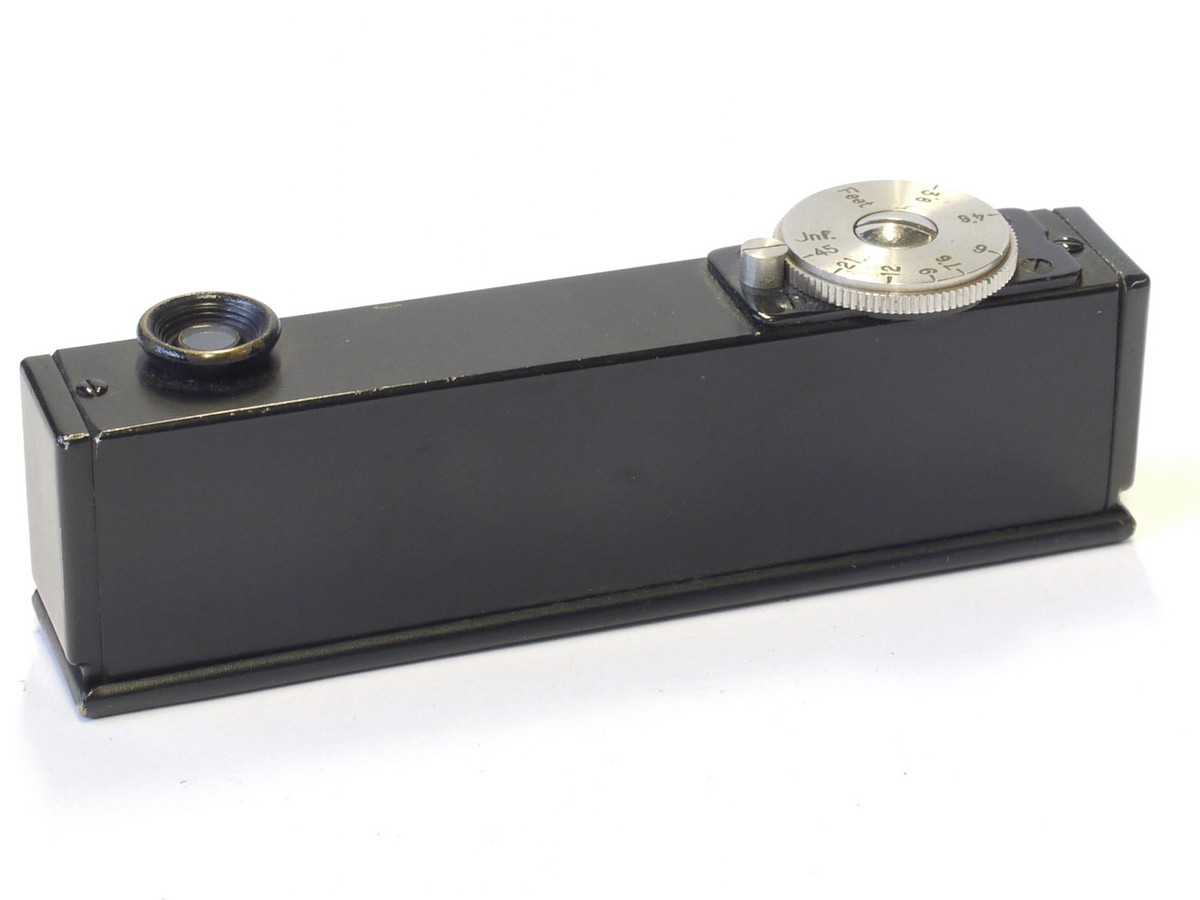 mwclassiccameras-20230203-477 Zeiss Ikon Long Base rangefinder, all black with nickel settingdial (with scale in feet) + Zeiss Ikon leather case