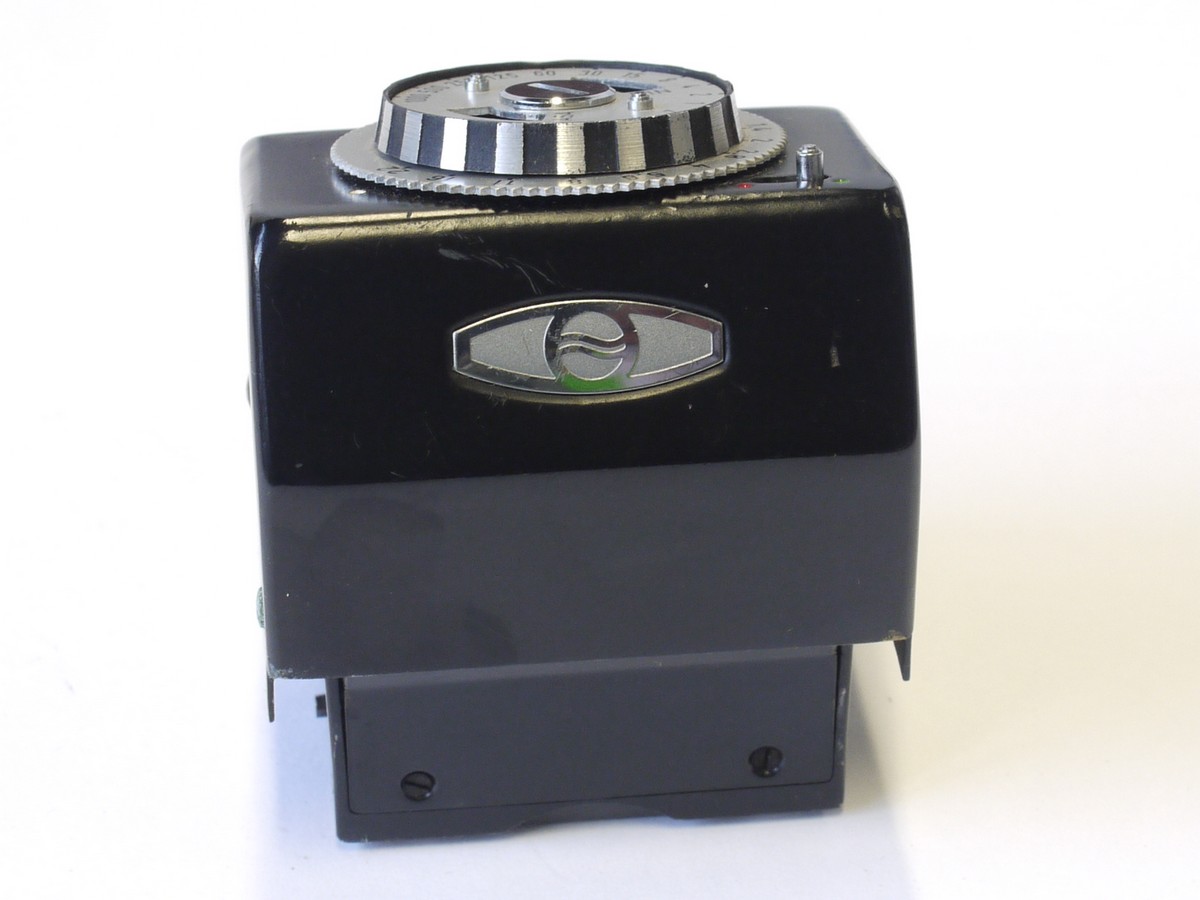 mwclassiccameras-20230203-487 Harwix Berlin TTL-Prisma CDS metered prism finder for Exakta SLR, with focusing screen.