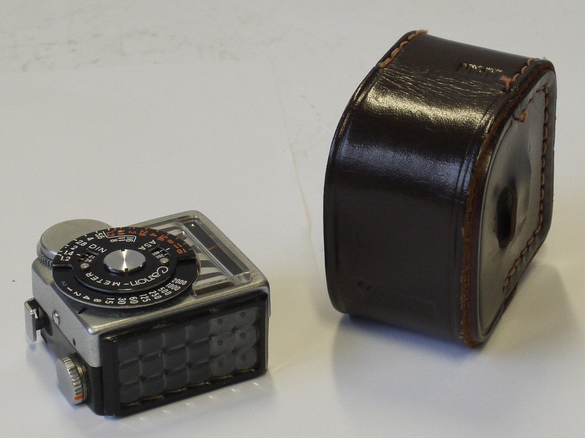 mwclassiccameras-20230203-619 Canon Meter, selenium cell, clip-on type for Canonflex SLR + Canon leather case
