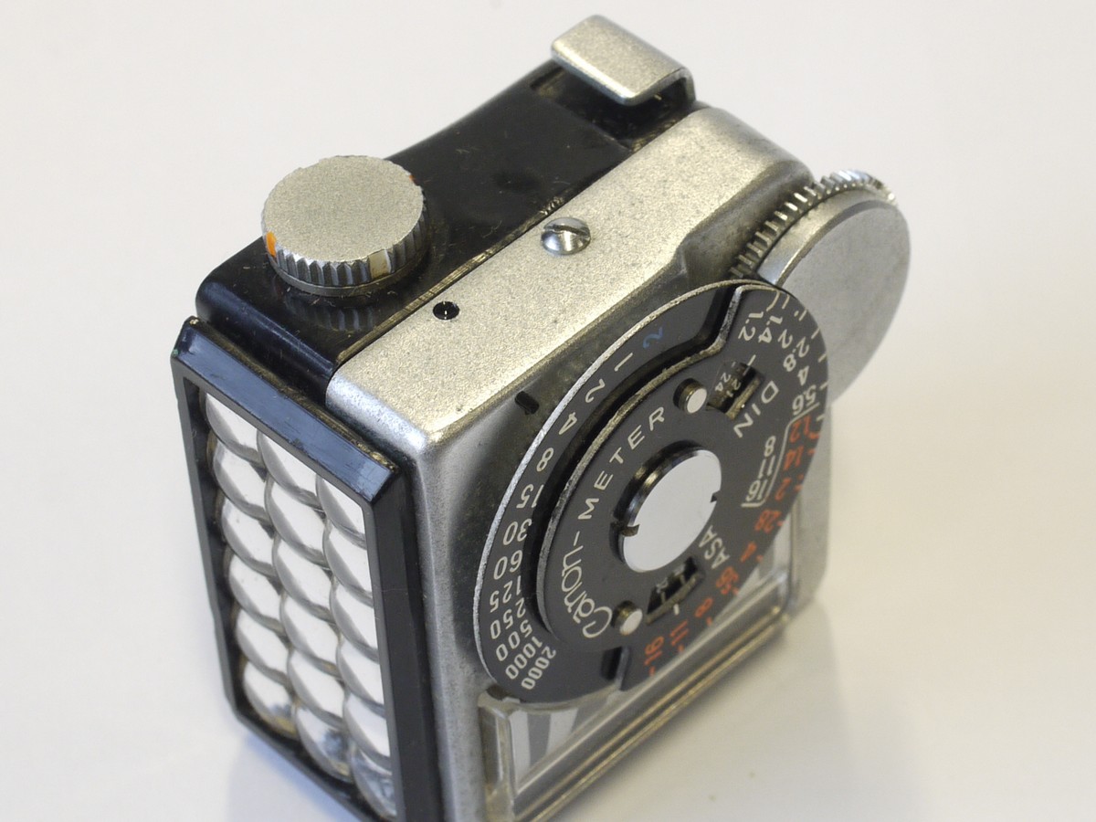 mwclassiccameras-20230203-622 Canon Meter, selenium cell, clip-on type for Canonflex SLR + Canon leather case