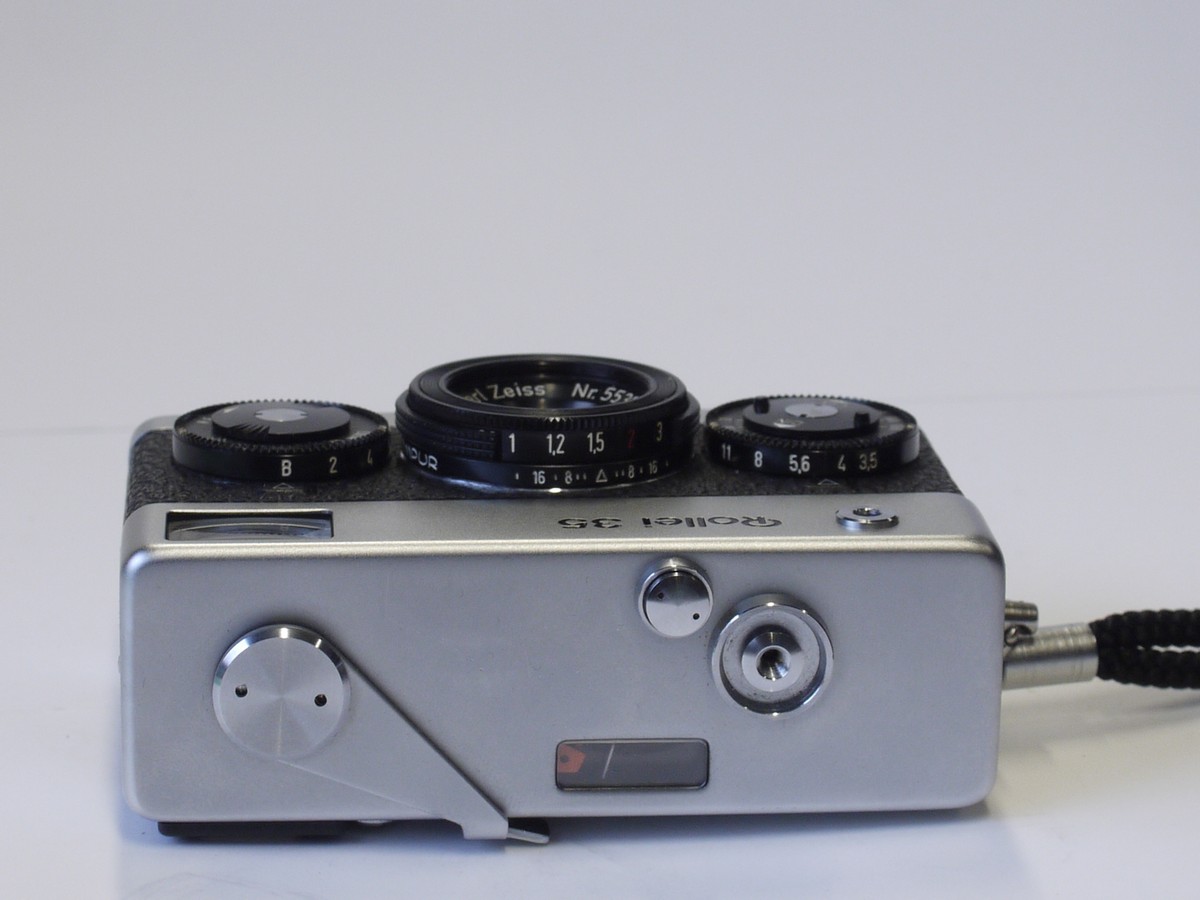 mwclassiccameras-20230217-106 Rollei 35 chrome compact camera, CDS metered, with Carl Zeiss 40mm f3.5 Tessar collapsible lens with Compur shutter + Rollei front cap, Wrist Strap & pouch case