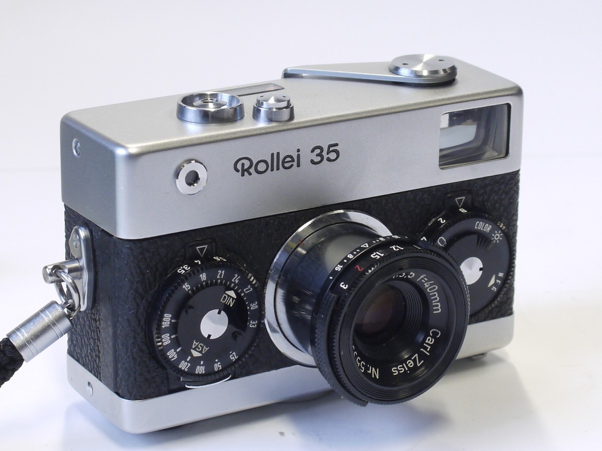 mwclassiccameras-20230217-107 Rollei 35 chrome compact camera, CDS metered, with Carl Zeiss 40mm f3.5 Tessar collapsible lens with Compur shutter + Rollei front cap, Wrist Strap & pouch case