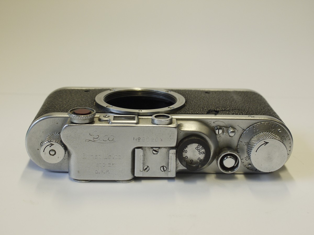 mwclassiccameras-20230217-20 Leica II Model D chrome body (No.90204) c1932 with added rear top flash synch socket & added front RF window orange rangefinder contrast filter