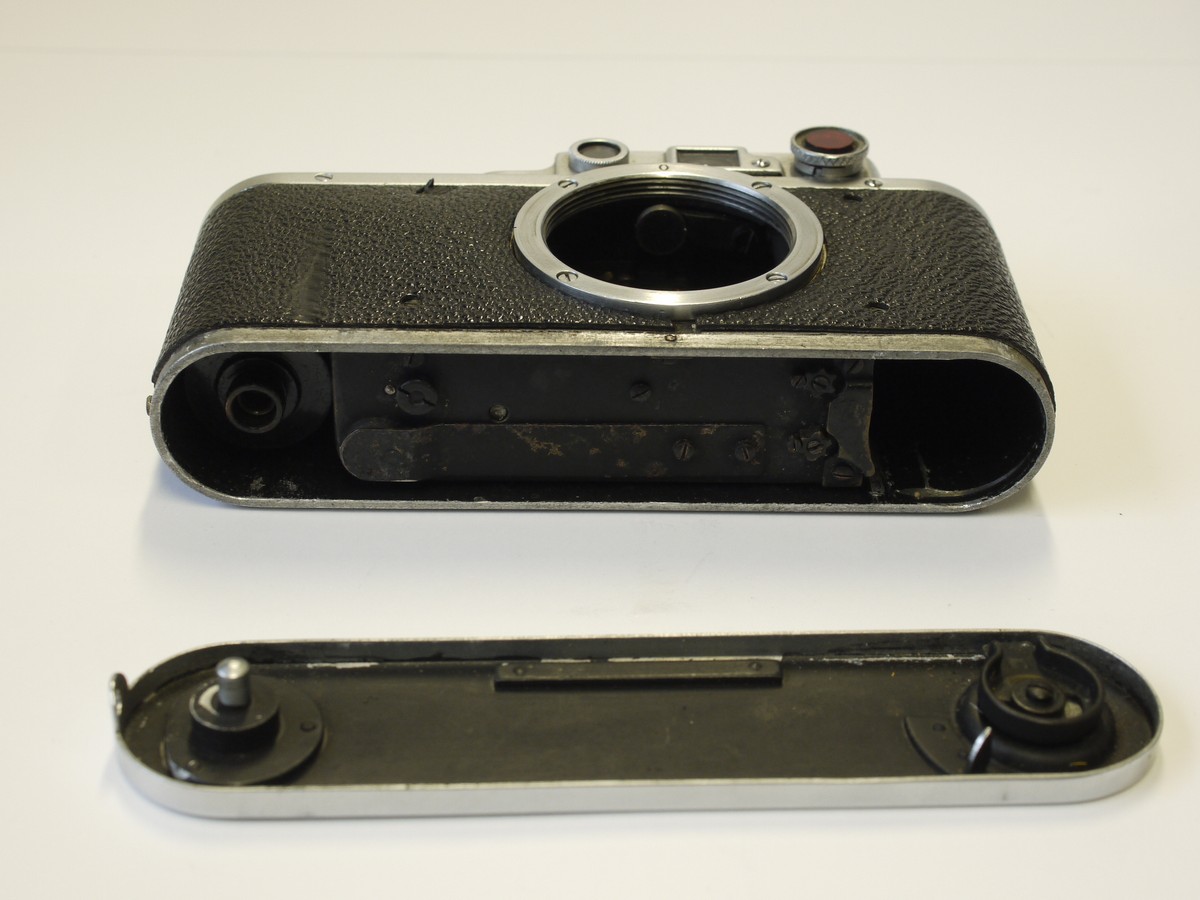 mwclassiccameras-20230217-22 Leica II Model D chrome body (No.90204) c1932 with added rear top flash synch socket & added front RF window orange rangefinder contrast filter