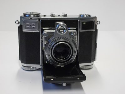 Zeiss Ikon Contessa 35 533/24 35mm folding coupled rangefnder camera with Zeiss Opton 45mm f2.8 Tessar lens in Synchro Compur shutter