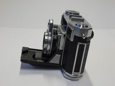 Zeiss Ikon Contessa 35 533/24 35mm folding coupled rangefnder camera with Zeiss Opton 45mm f2.8 Tessar lens in Synchro Compur shutter