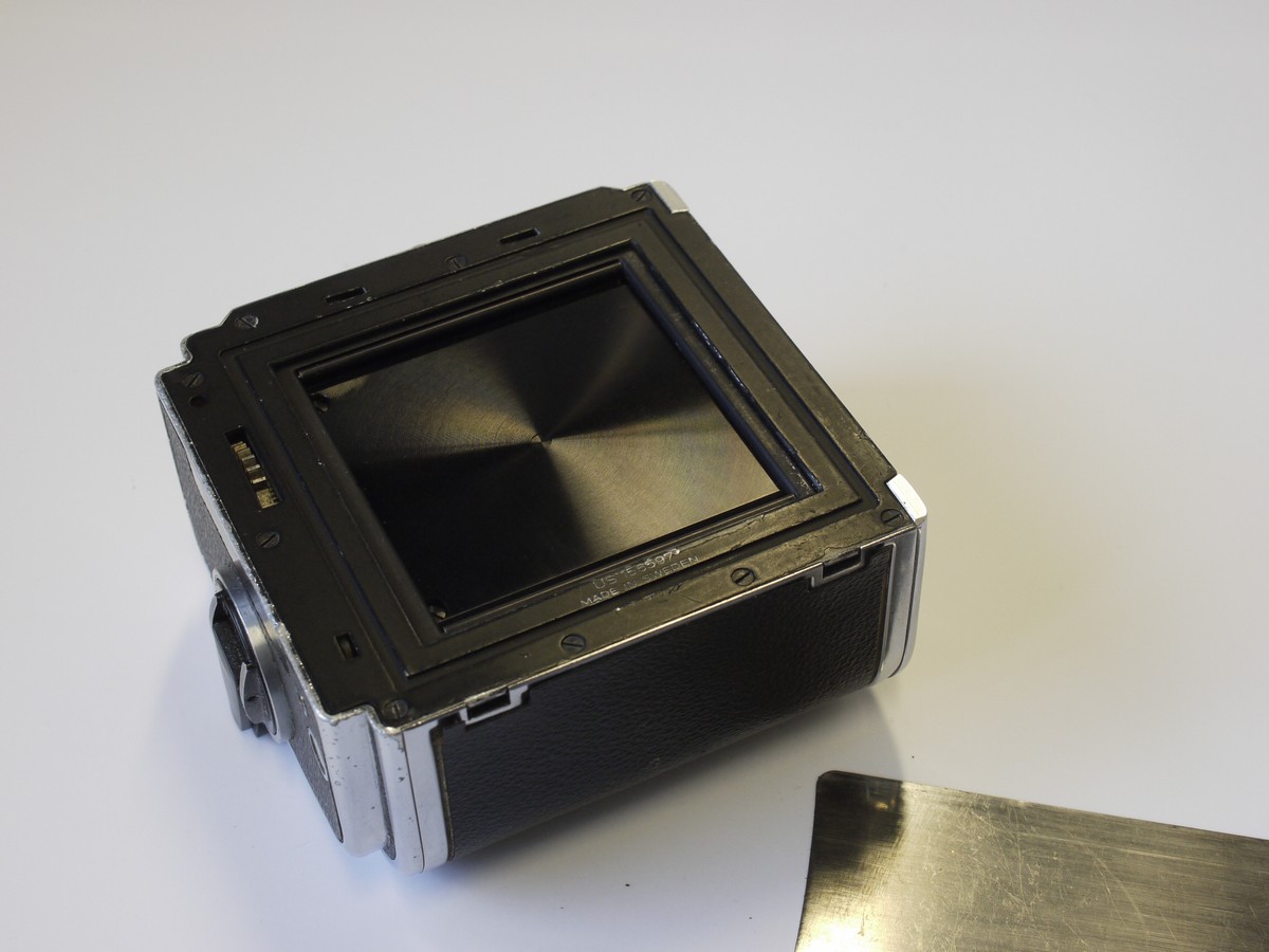 mwclassiccameras-20230224-44 Hasselblad A12 magazine back with dark slide (No.US156597)