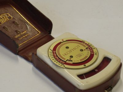 Zeiss Ikon Ikophot selenium cell hand-held meter, Yellow with Red. With case