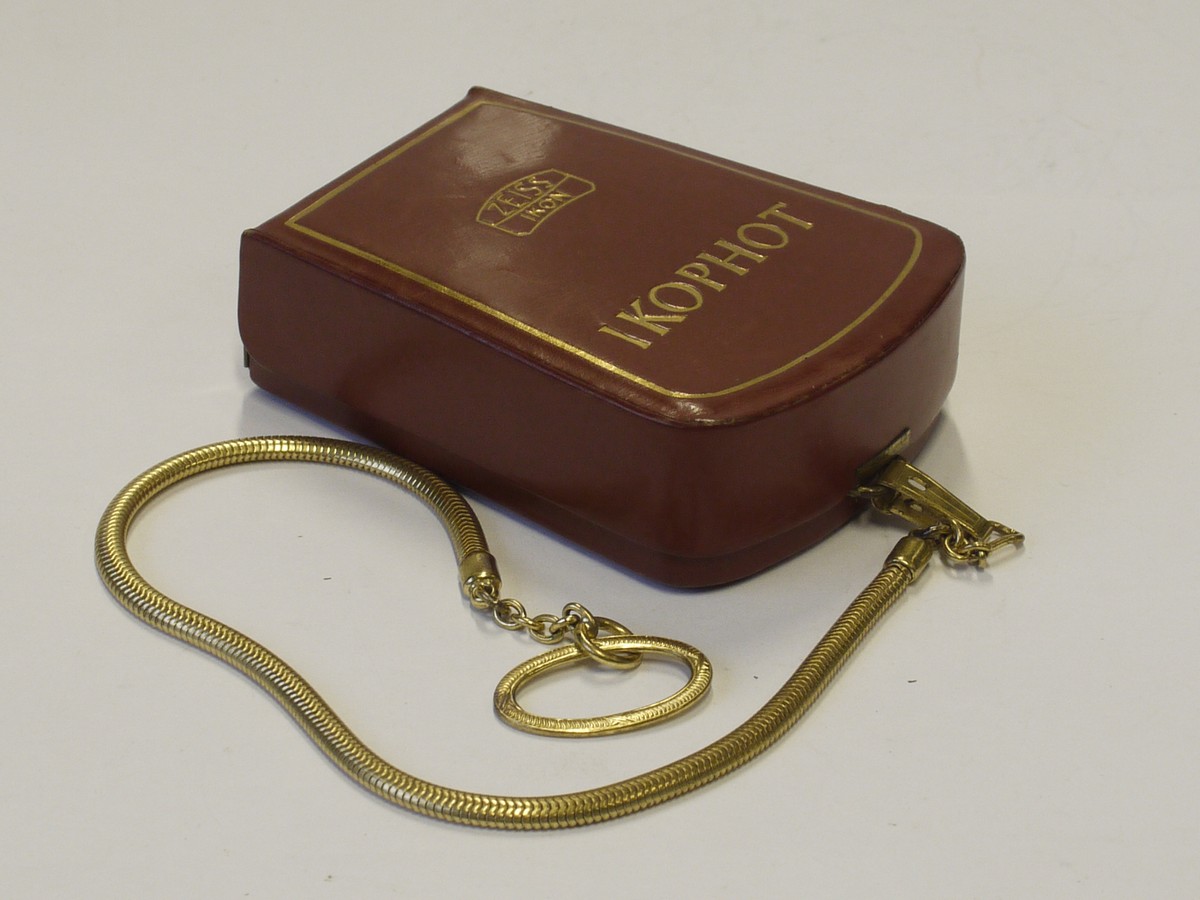 mwclassiccameras-20231002-226 Zeiss Ikon Ikophot selenium cell hand-held meter, Yellow with Red. With case & chain