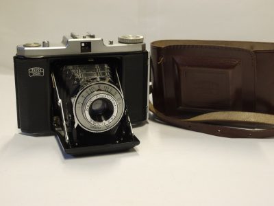 Zeiss Ikon Nettar 517/16 6x6 folding camera with 75mm f6.3 Novar-Anastigmat lens in Vario shutter