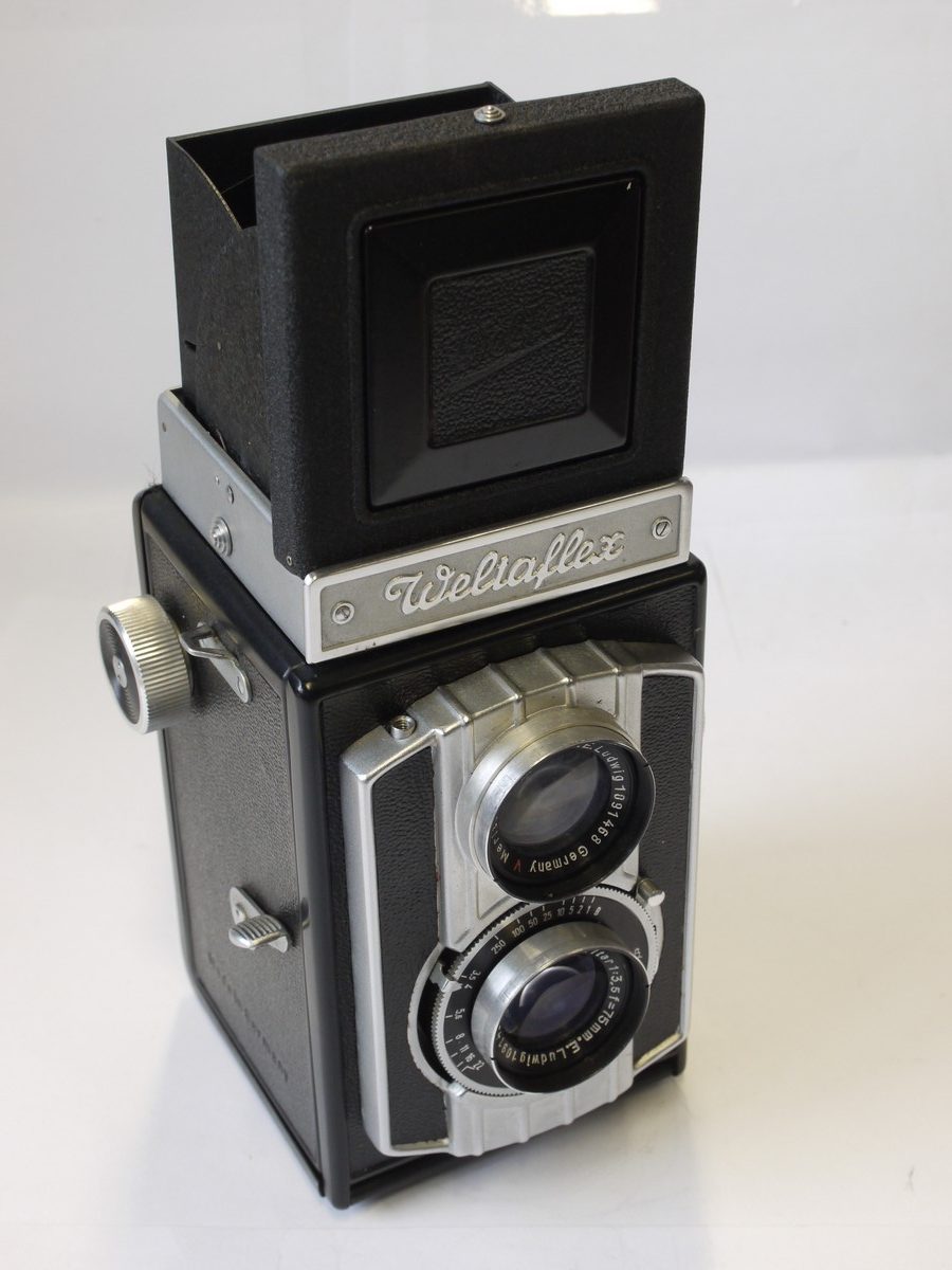 mwclassiccameras-20231002-43 Welta Weltaflex TLR with 75mm f3.5 Meritar V coated lens in Vebur shutter + makers ER case