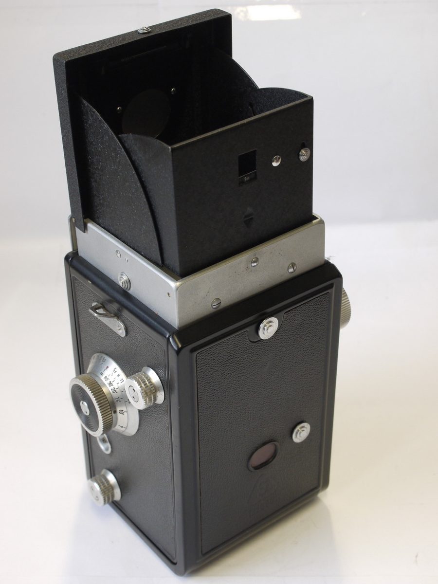 mwclassiccameras-20231002-44 Welta Weltaflex TLR with 75mm f3.5 Meritar V coated lens in Vebur shutter + makers ER case