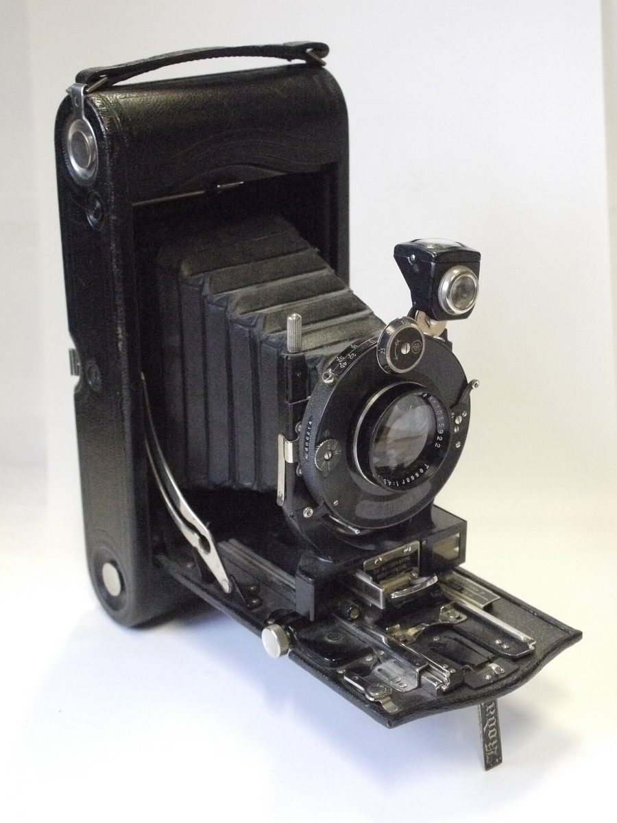 mwclassiccameras-20230303-146 Kodak No.3A Autographic Special c1930 large folding COUPLED RANGEFINDER camera (using 122 rollfilm) with Carl Zeiss Jena 15cm f4.5 Tessar lens in Compur shutter. UNCOMMON