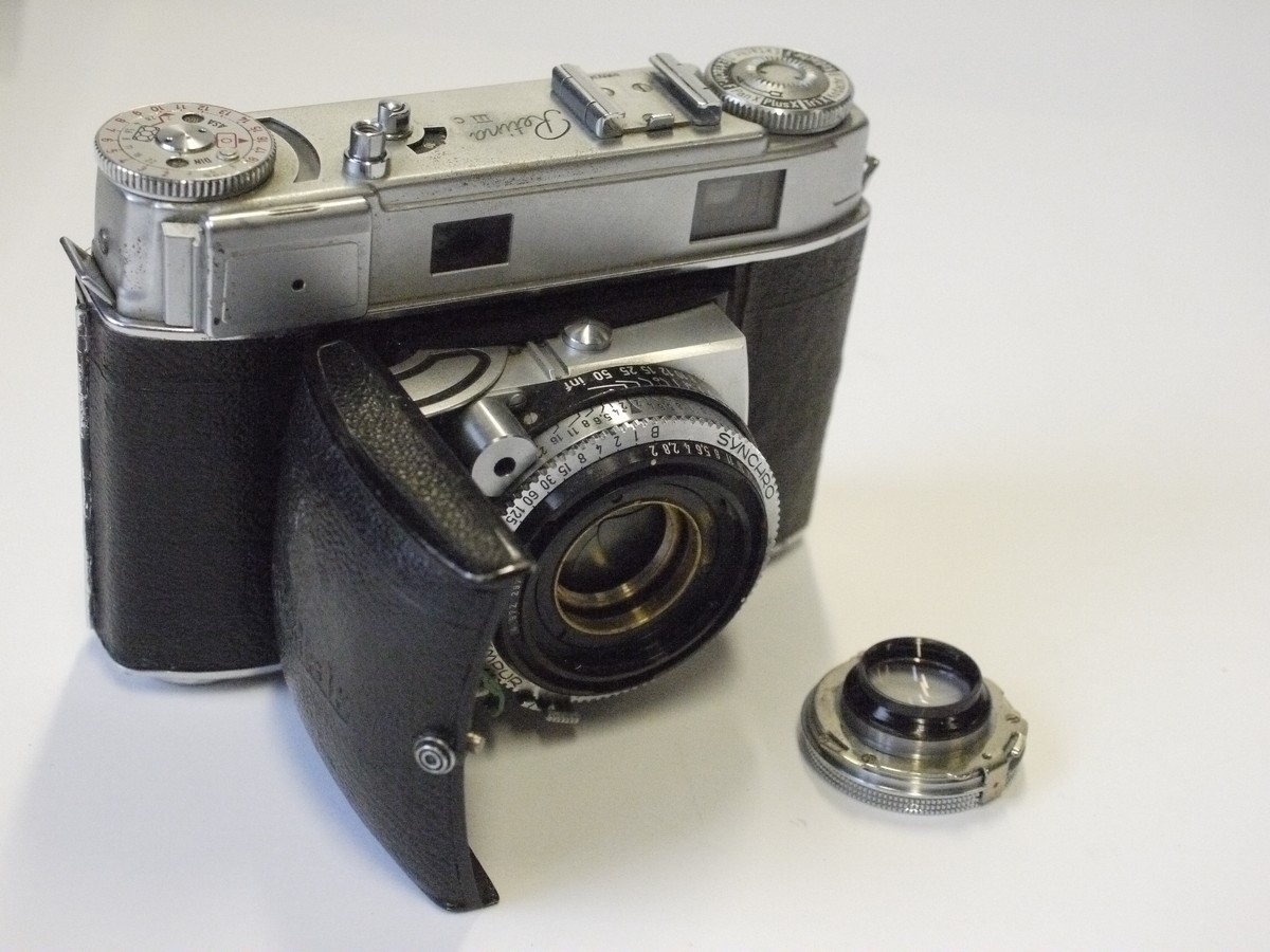 mwclassiccameras-20230303-184 Kodak Retina IIIc selenium metered 35mm folding coupled rangefinder camera + 50mm f2 Xenon C mount interchangeable lens